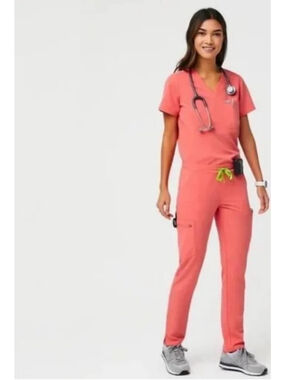FIGS Scrubs Set
